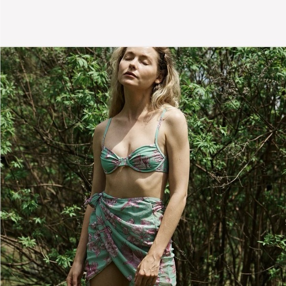 Bundeled top and bottom SISTER bikini swimsuit - Picture 2 of 5